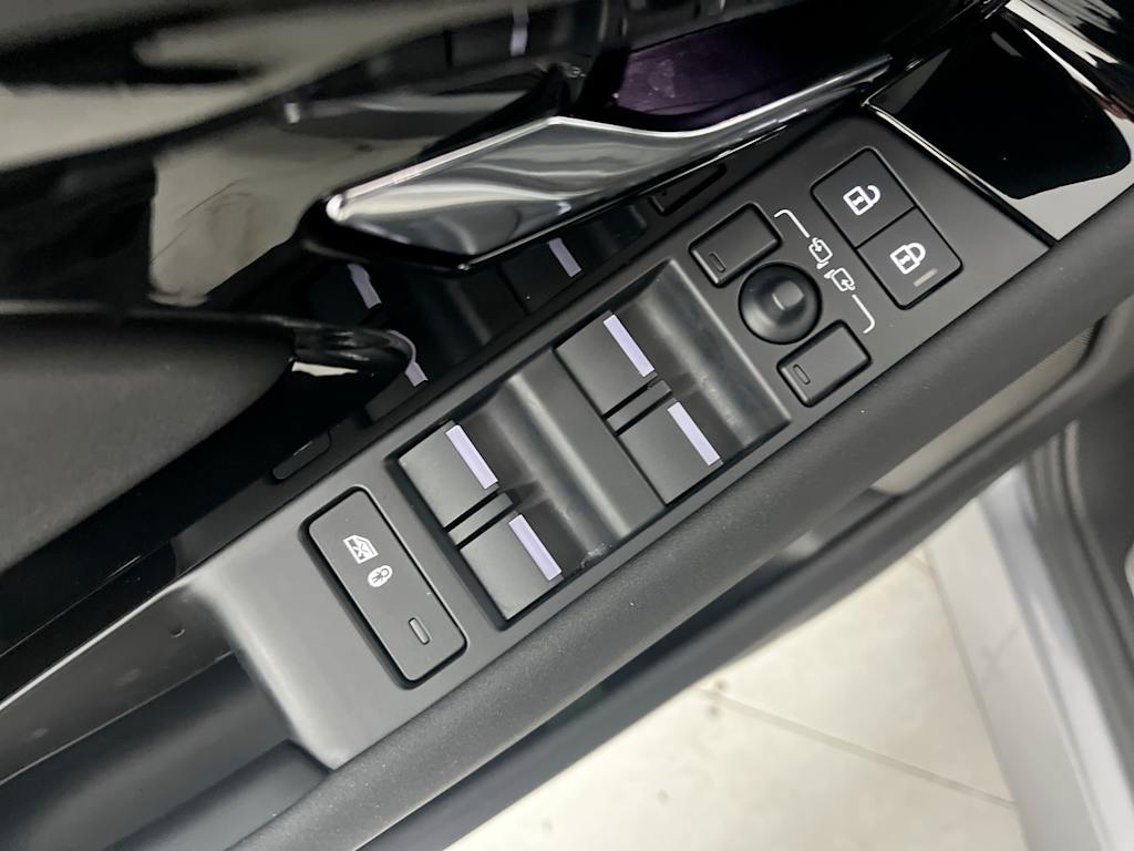 Thumbnail: 2025 Land Rover Range Rover Evoque - 25