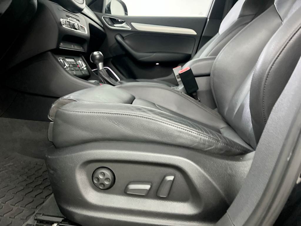 Thumbnail: 2015 Audi Q3 - 25