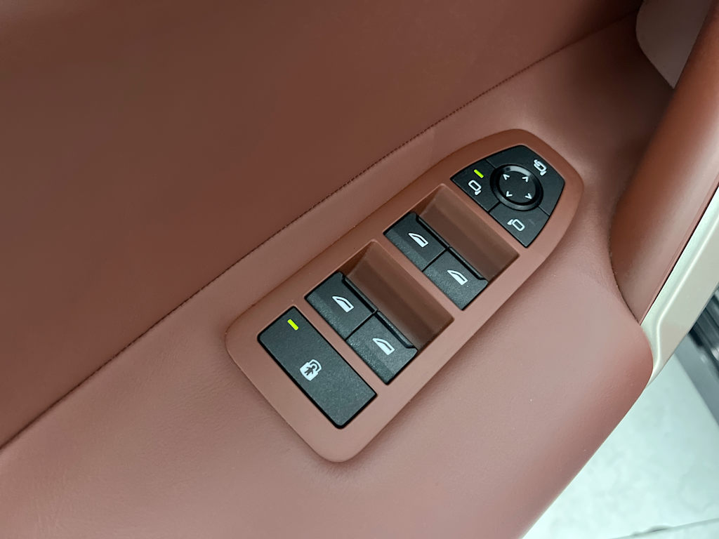 Thumbnail: 2023 BMW iX - 25