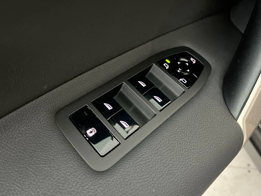 Thumbnail: 2024 BMW iX - 25