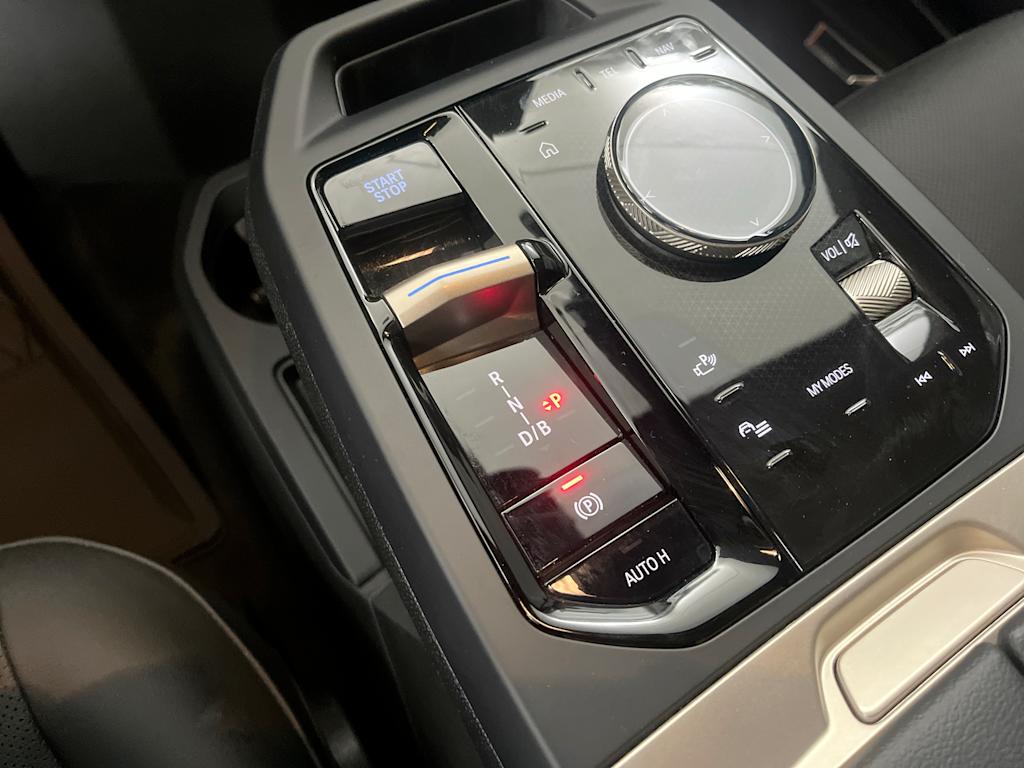 Thumbnail: 2025 BMW iX - 27