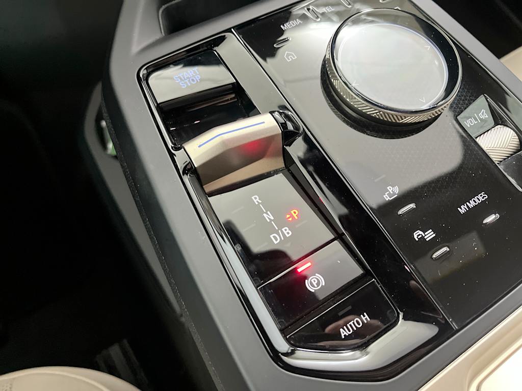 Thumbnail: 2024 BMW iX - 10