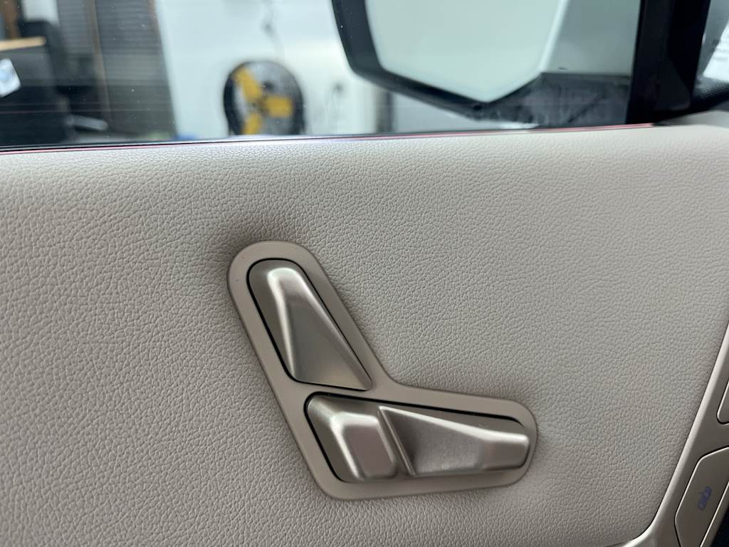 Thumbnail: 2024 BMW iX - 19