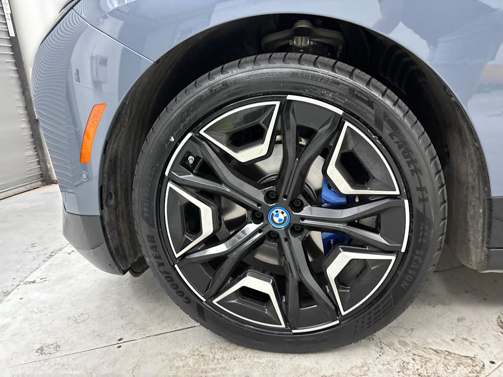 Thumbnail: 2023 BMW iX - 7