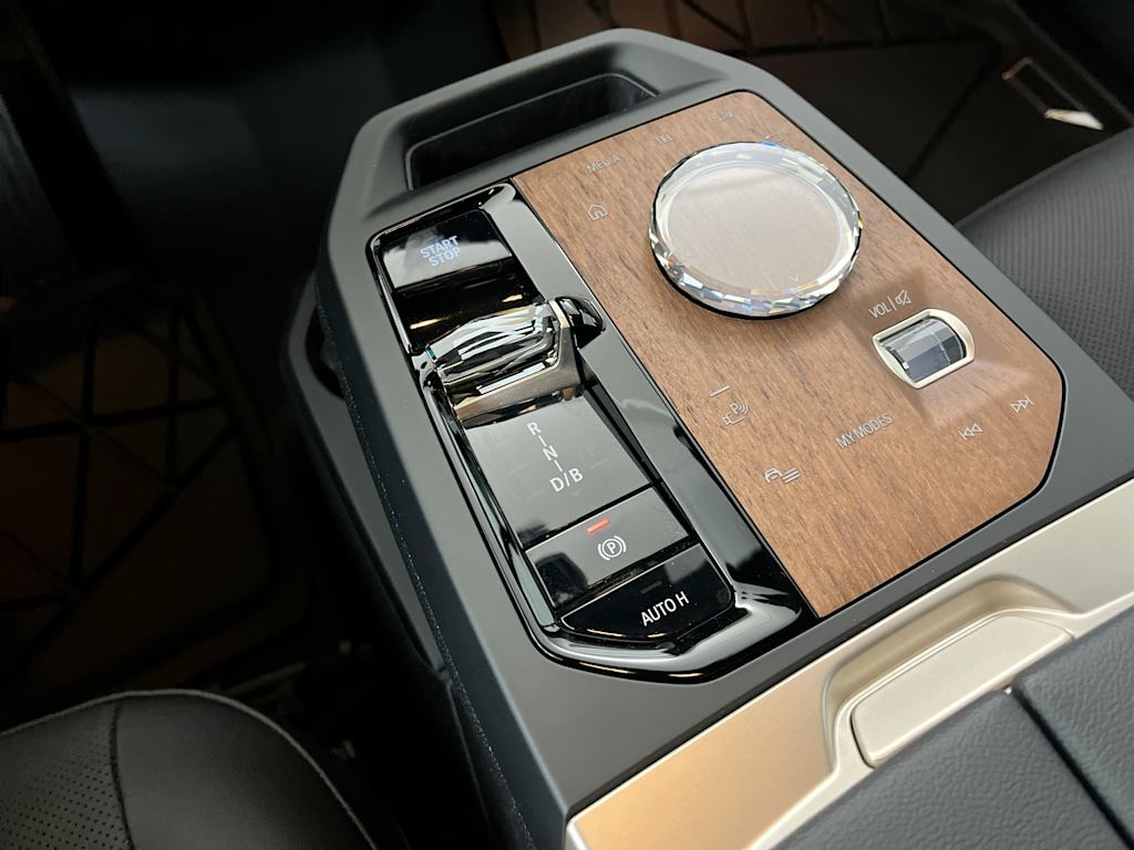 Thumbnail: 2026 BMW iX - 12