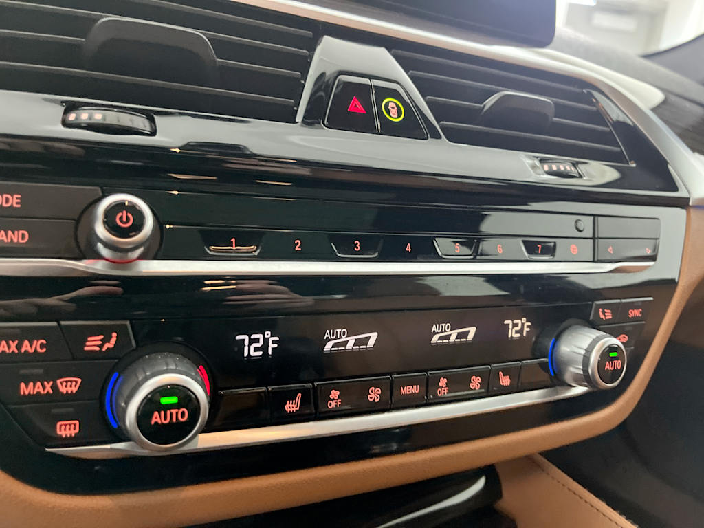 Thumbnail: 2023 BMW 5 Series - 23