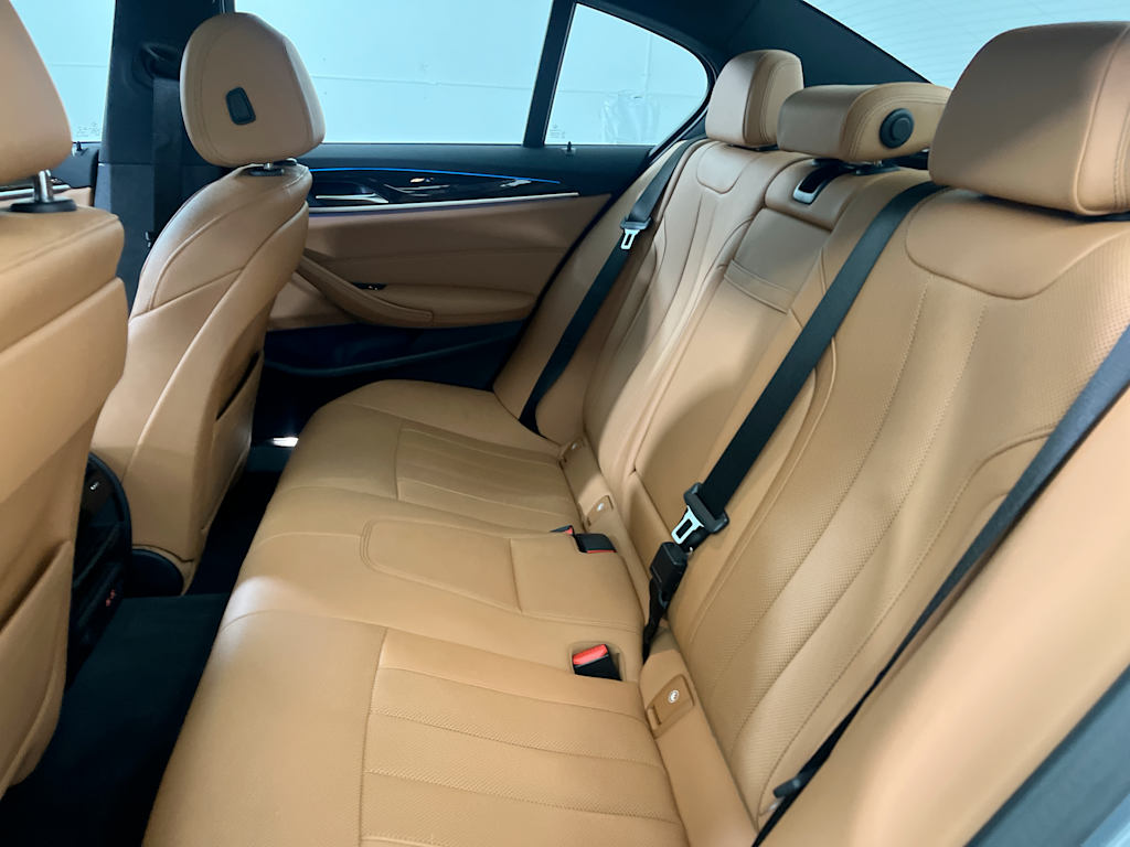 Thumbnail: 2023 BMW 5 Series - 10