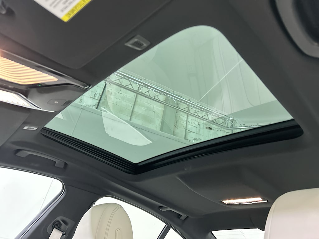 Thumbnail: 2023 BMW 5 Series - 22