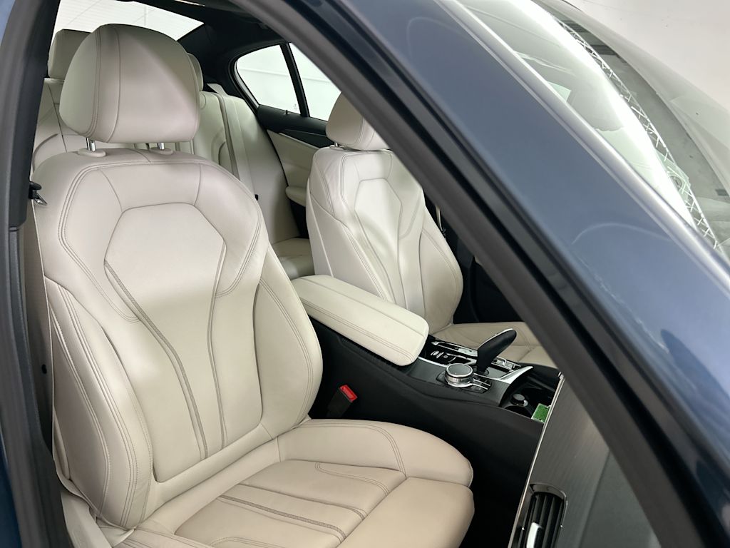 Thumbnail: 2023 BMW 5 Series - 26