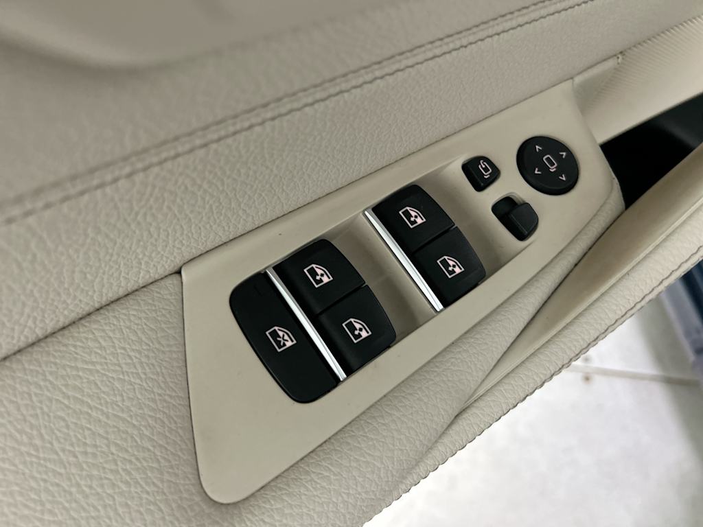 Thumbnail: 2023 BMW 5 Series - 21