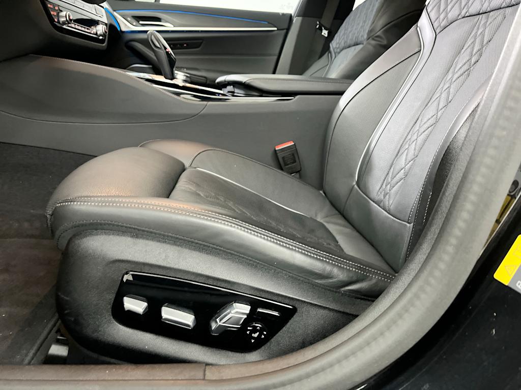 Thumbnail: 2023 BMW 5 Series - 21