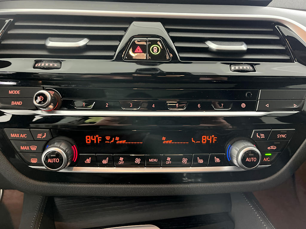 Thumbnail: 2023 BMW 5 Series - 24