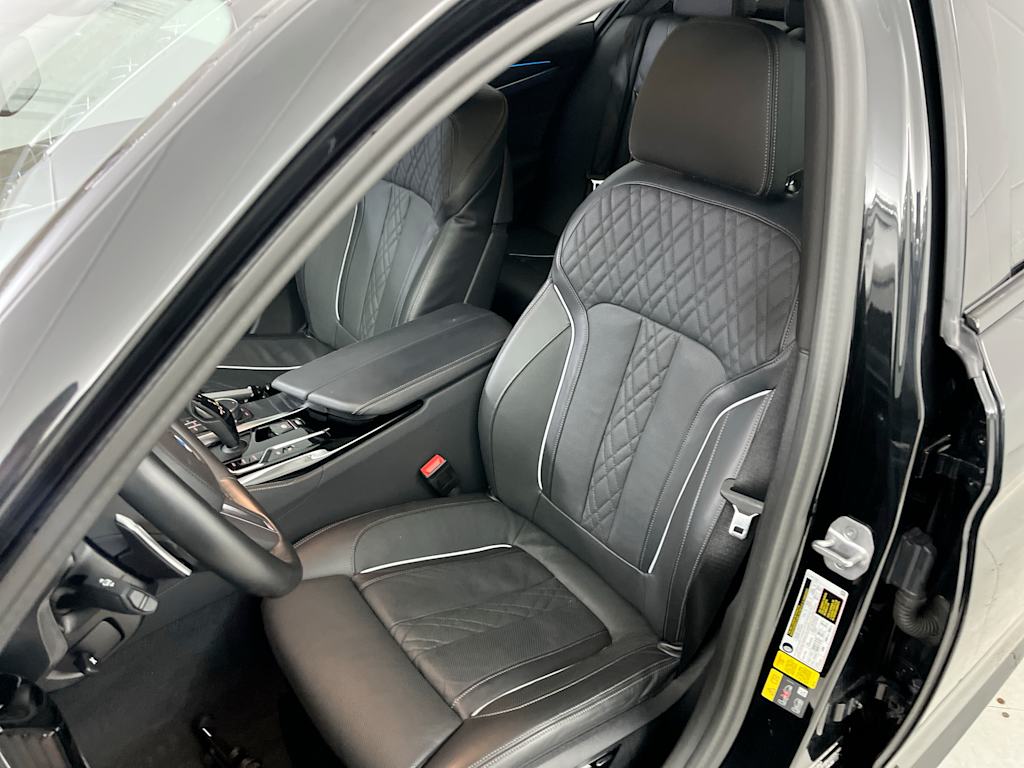 Thumbnail: 2023 BMW 5 Series - 8