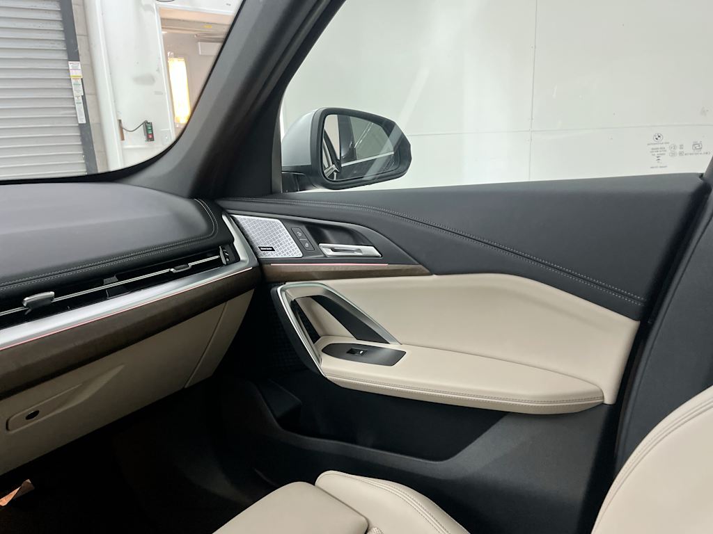 Thumbnail: 2023 BMW X1 - 22