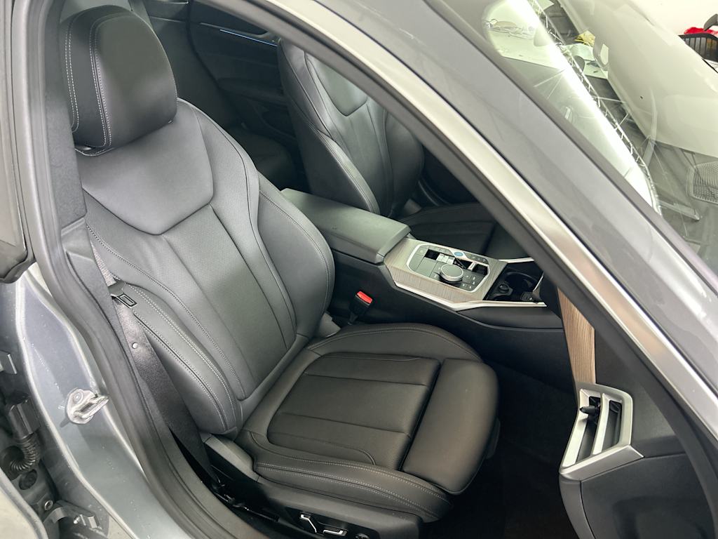 Thumbnail: 2025 BMW i4 - 9