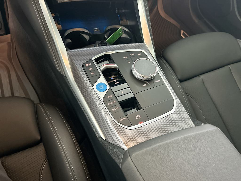 Thumbnail: 2025 BMW i4 - 12