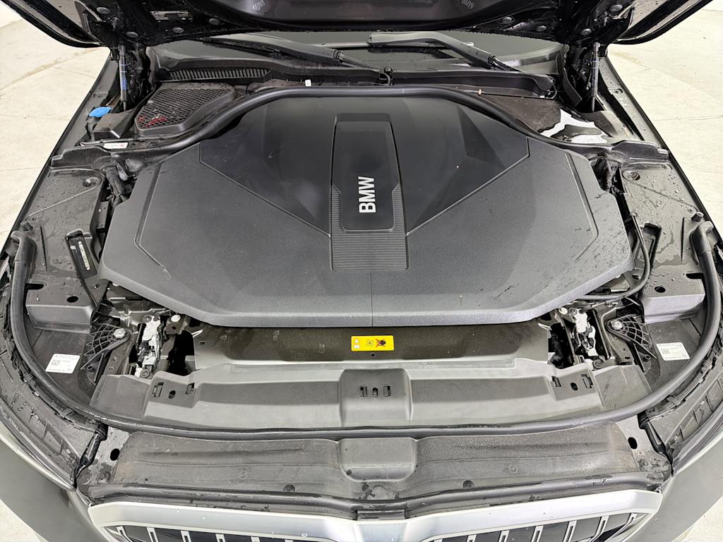 Thumbnail: 2026 BMW i5 - 8