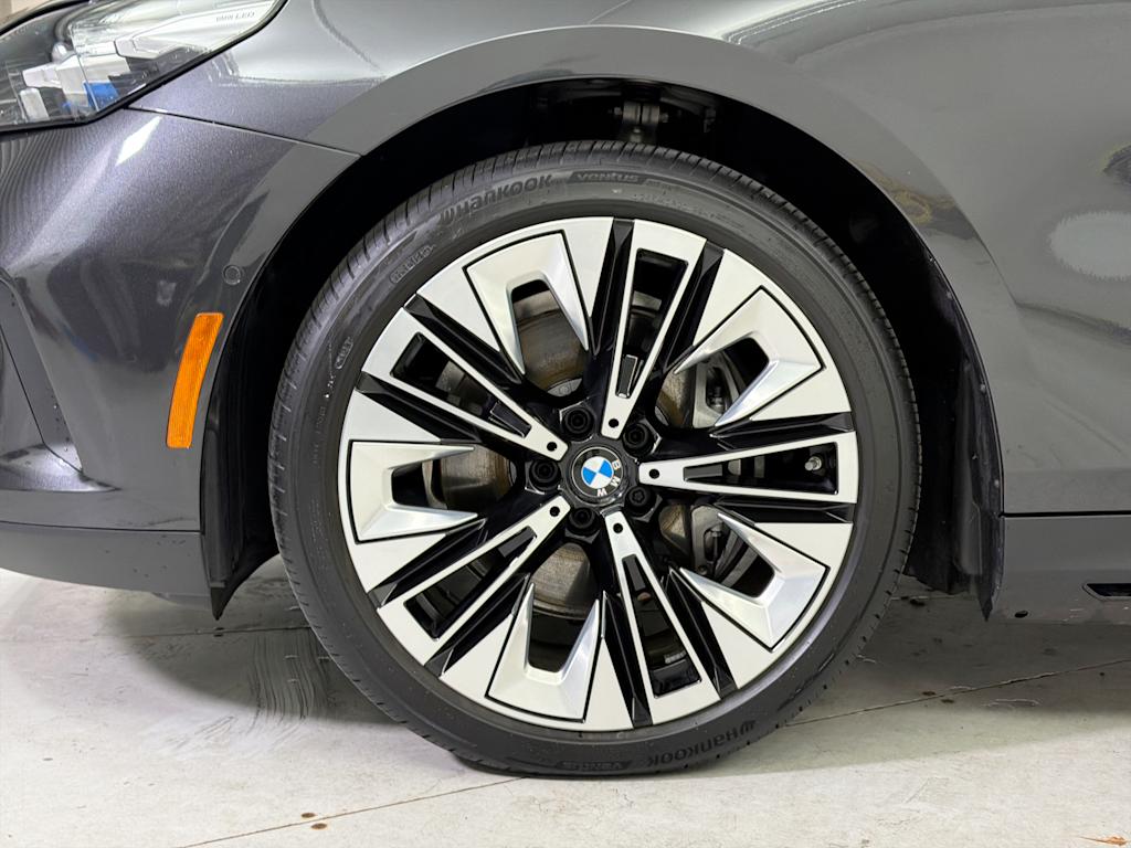 Thumbnail: 2026 BMW i5 - 7