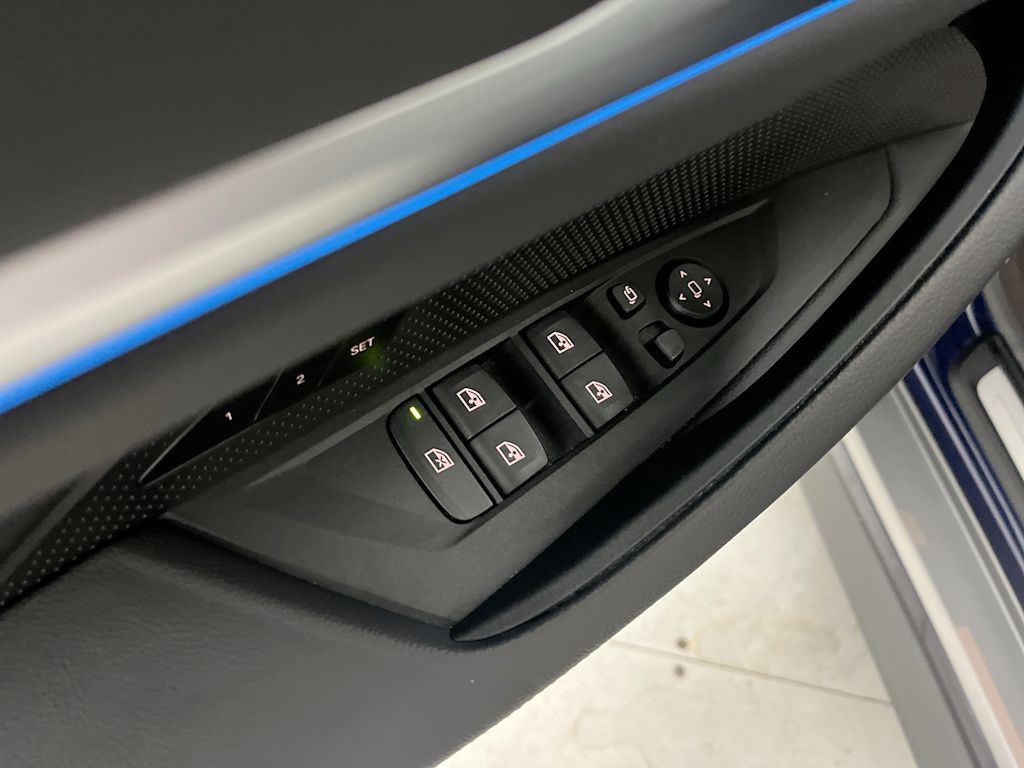 Thumbnail: 2023 BMW i4 - 27