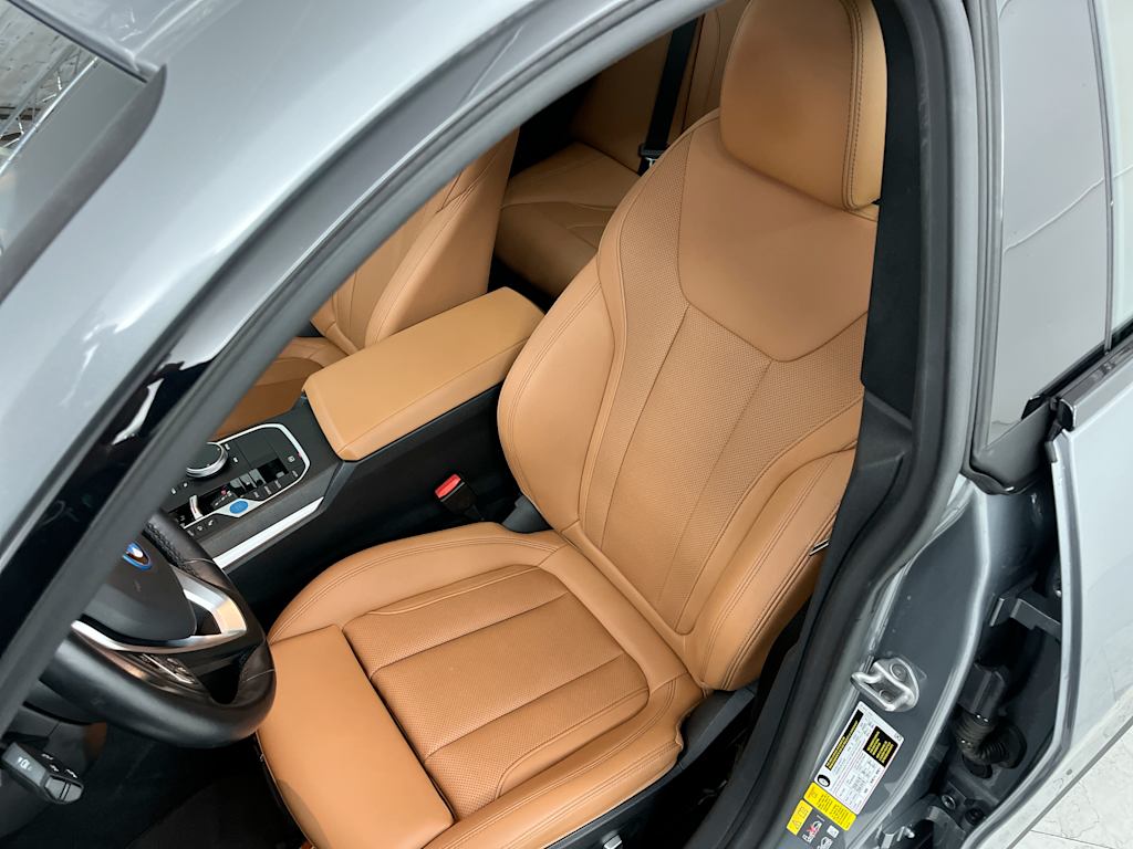 Thumbnail: 2023 BMW i4 - 9