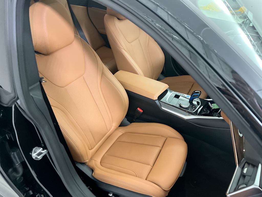 Thumbnail: 2023 BMW i4 - 9