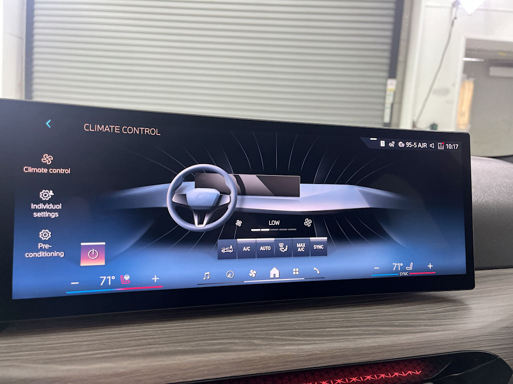 Thumbnail: 2025 BMW i4 - 23