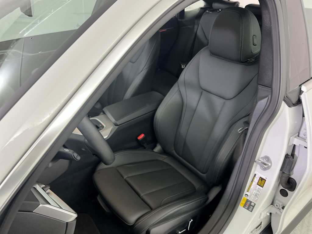 Thumbnail: 2025 BMW i4 - 8