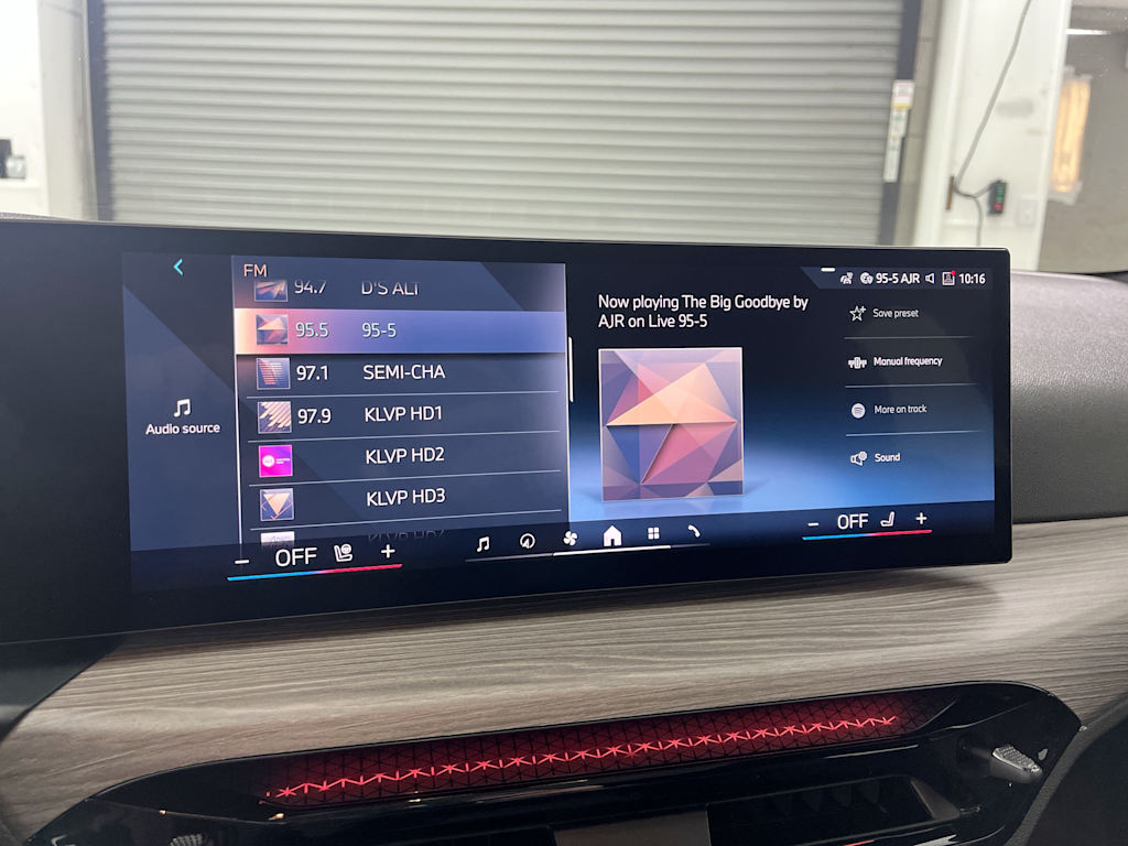 Thumbnail: 2025 BMW i4 - 11