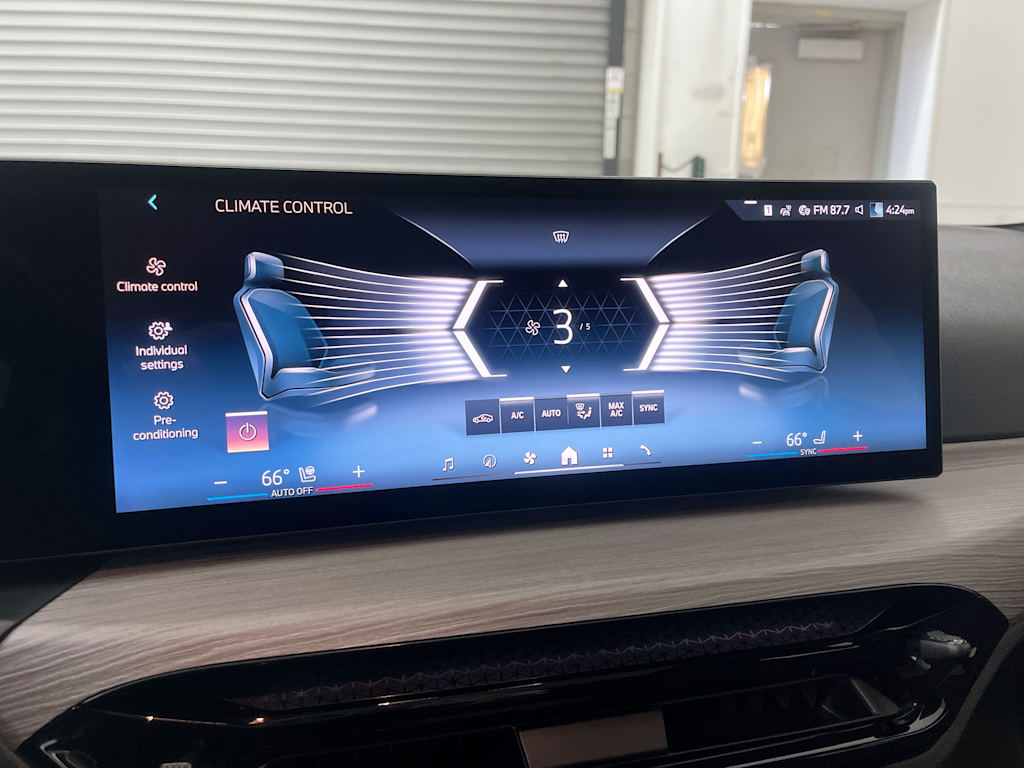 Thumbnail: 2025 BMW i4 - 28