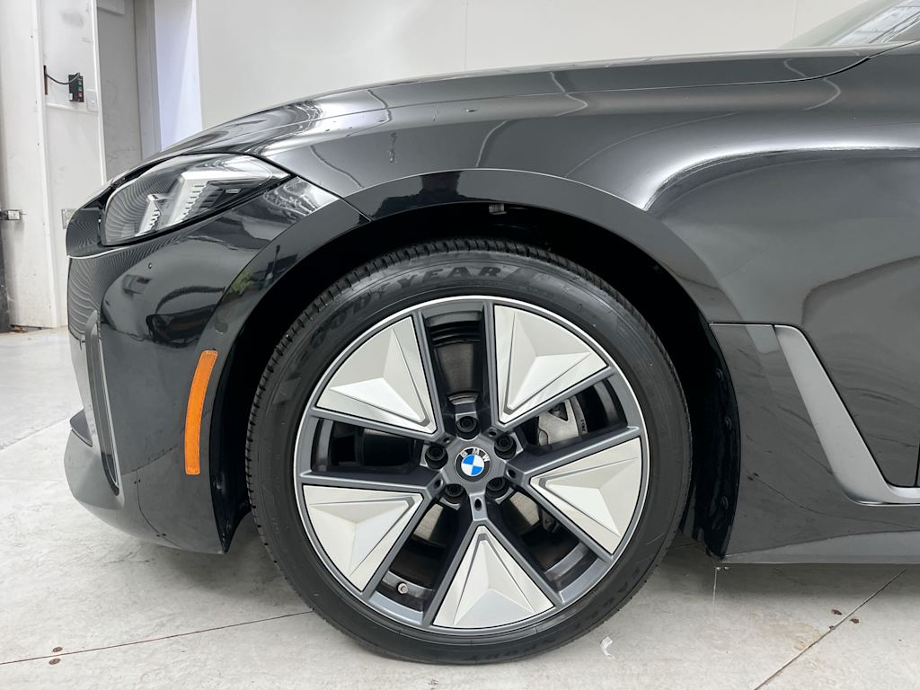 Thumbnail: 2025 BMW i4 - 6