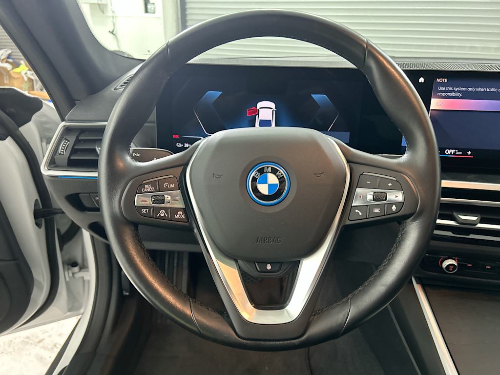 Thumbnail: 2023 BMW i4 - 2