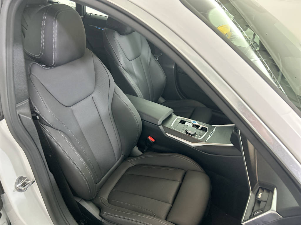 Thumbnail: 2023 BMW i4 - 10