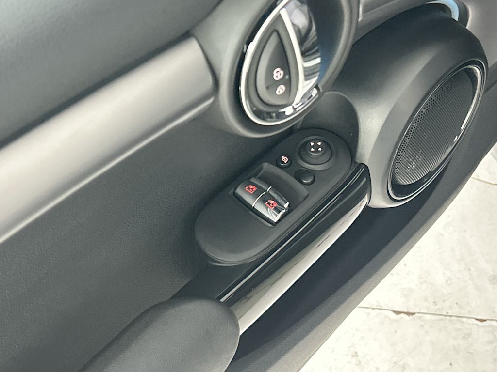 Thumbnail: 2023 MINI Cooper - 21