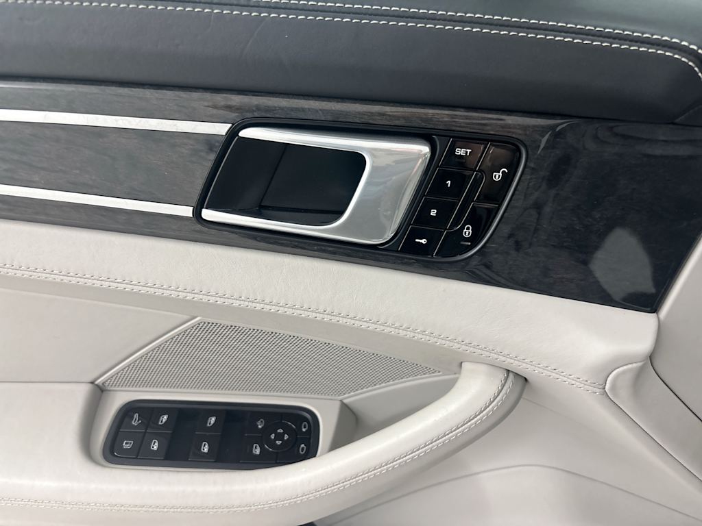 Thumbnail: 2018 Porsche Panamera - 21