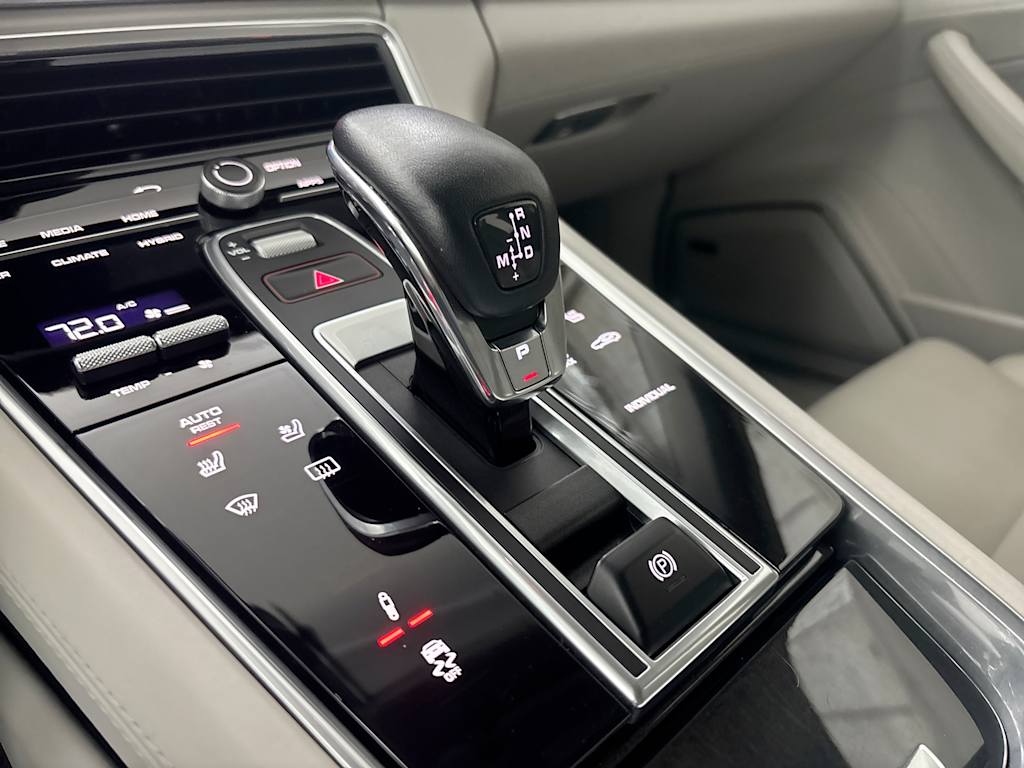 Thumbnail: 2018 Porsche Panamera - 24