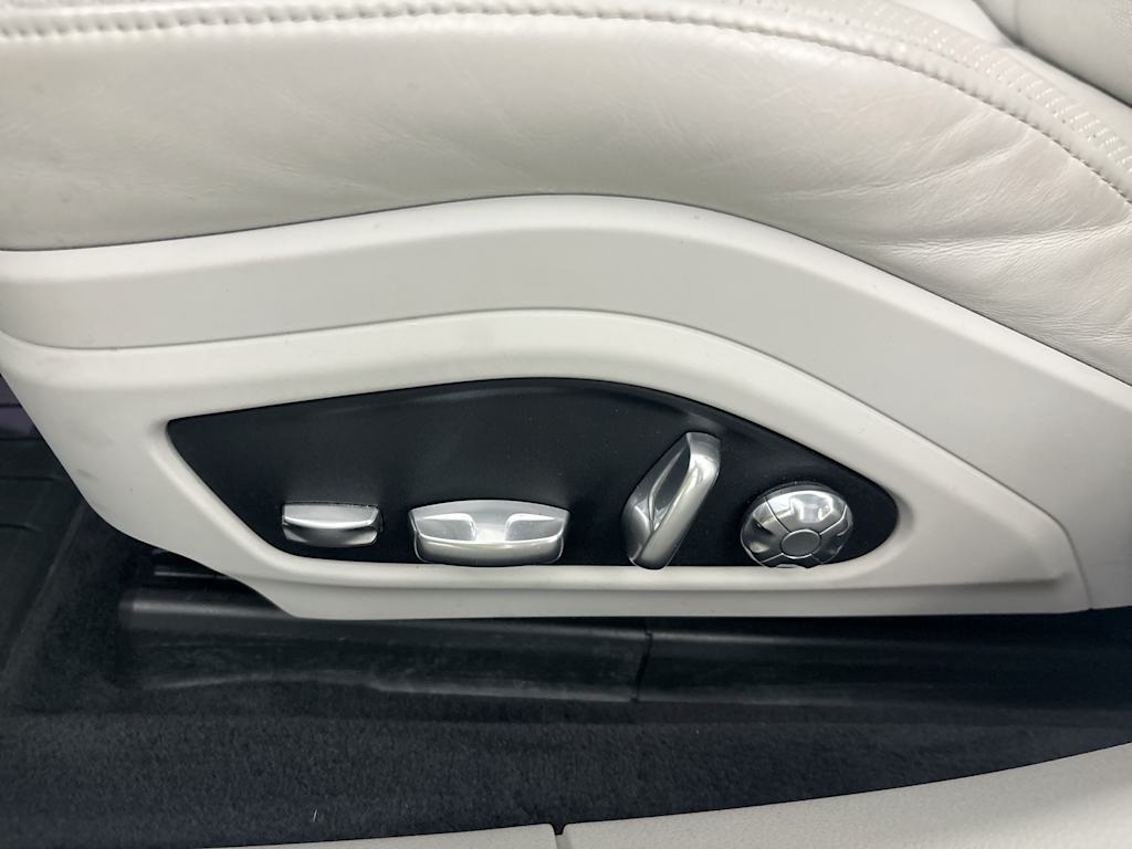 Thumbnail: 2018 Porsche Panamera - 20
