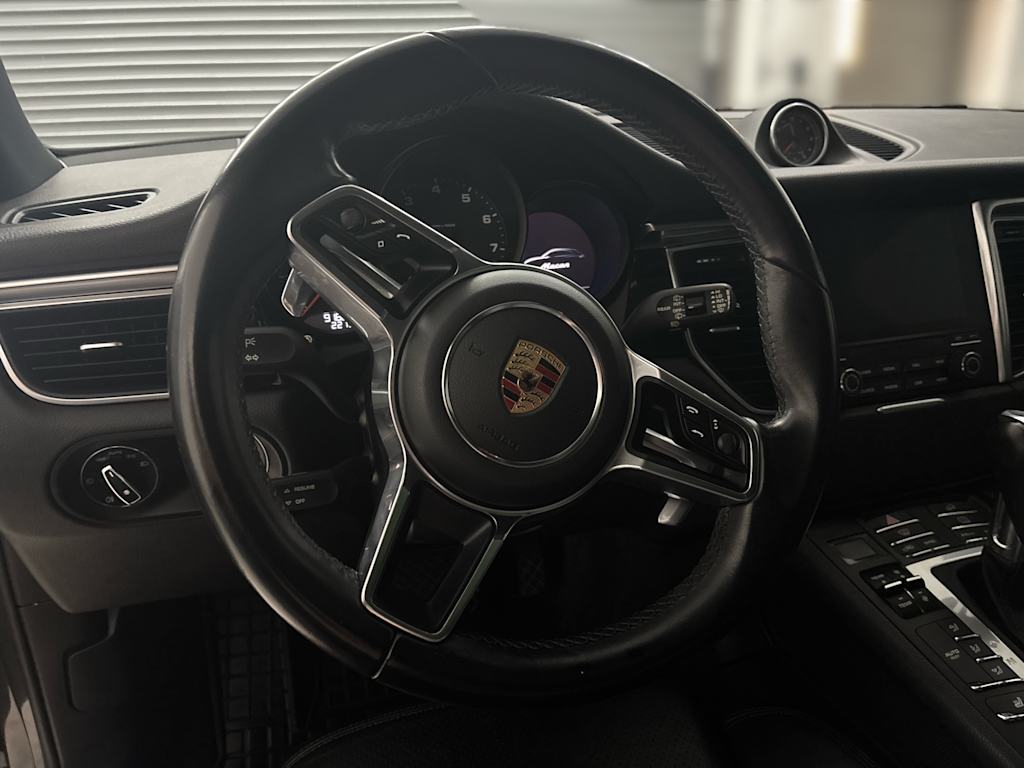 Thumbnail: 2018 Porsche Macan - 2