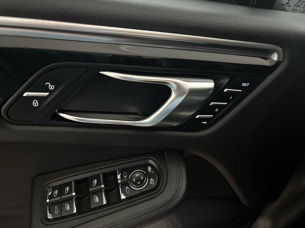 Thumbnail: 2018 Porsche Macan - 21