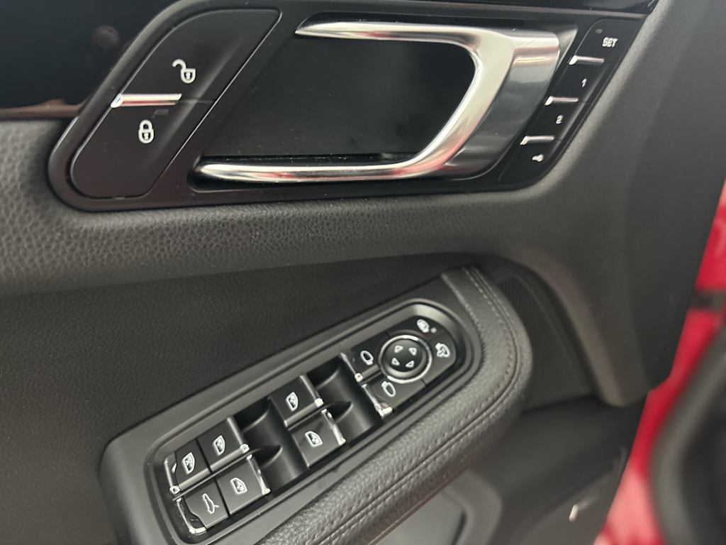 Thumbnail: 2018 Porsche Macan - 21