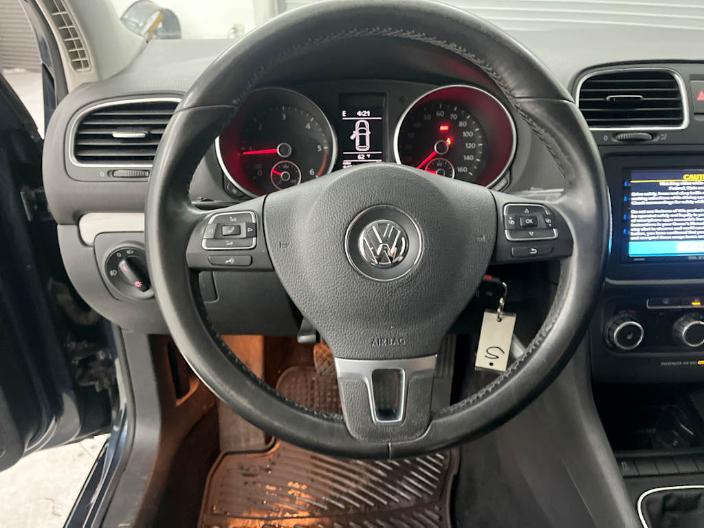 Thumbnail: 2011 Volkswagen Golf - 11