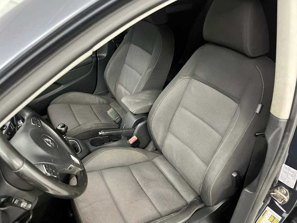 Thumbnail: 2011 Volkswagen Golf - 8