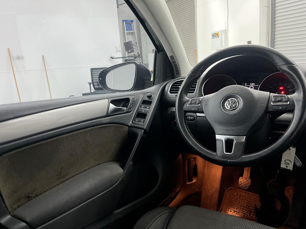 Thumbnail: 2011 Volkswagen Golf - 7