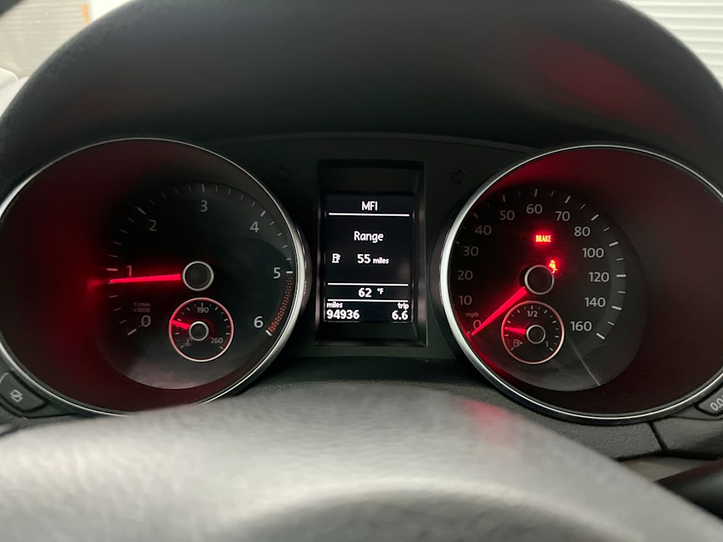 Thumbnail: 2011 Volkswagen Golf - 14
