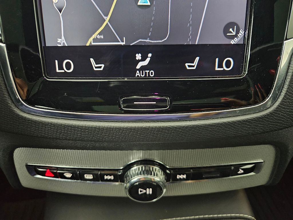 Thumbnail: 2016 Volvo XC90 - 28