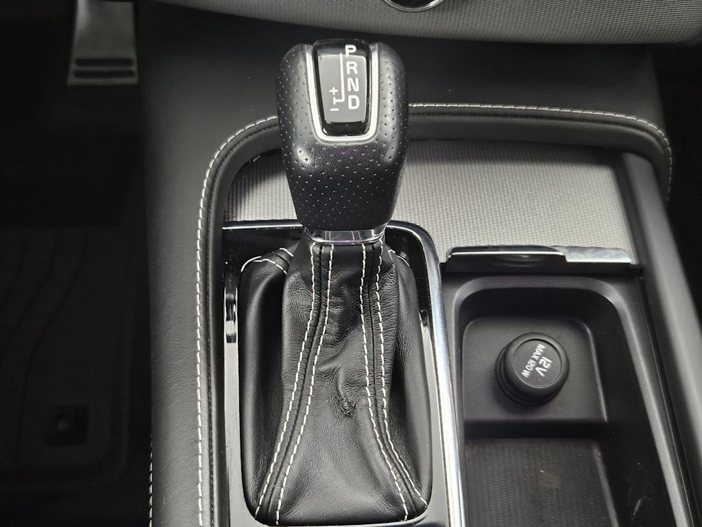 Thumbnail: 2016 Volvo XC90 - 17