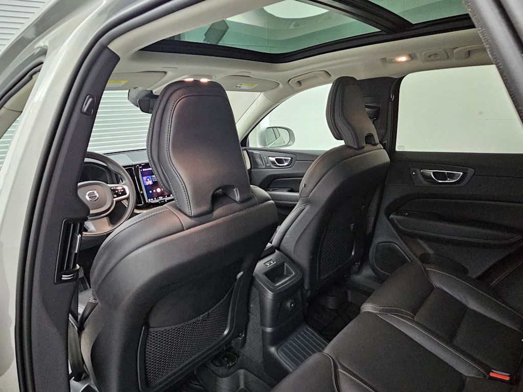 2022 Volvo XC60 T8 Inscription 12