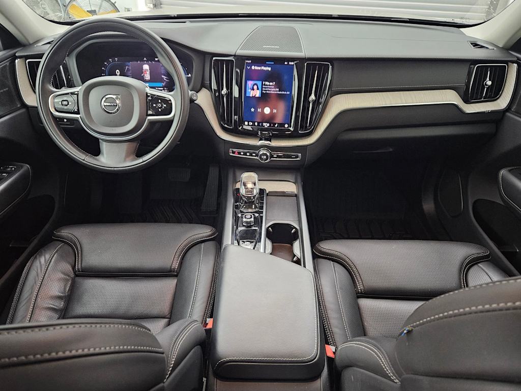 2022 Volvo XC60 T8 Inscription 9