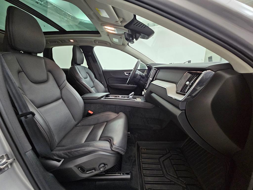 2022 Volvo XC60 T8 Inscription 11