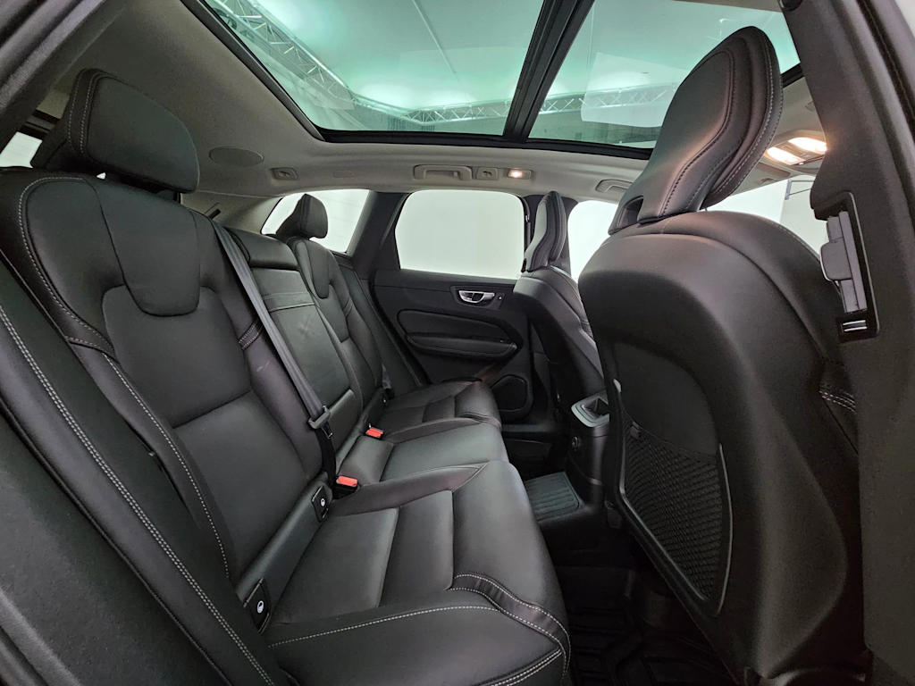 2022 Volvo XC60 T8 Inscription 27