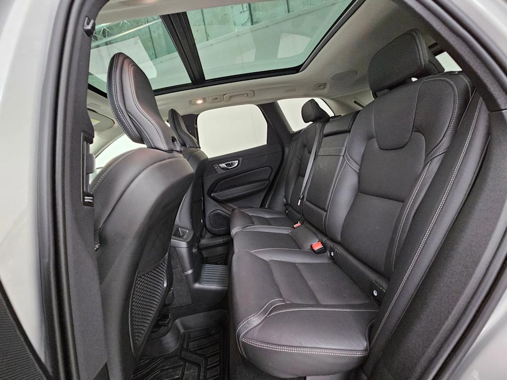 2022 Volvo XC60 T8 Inscription 26